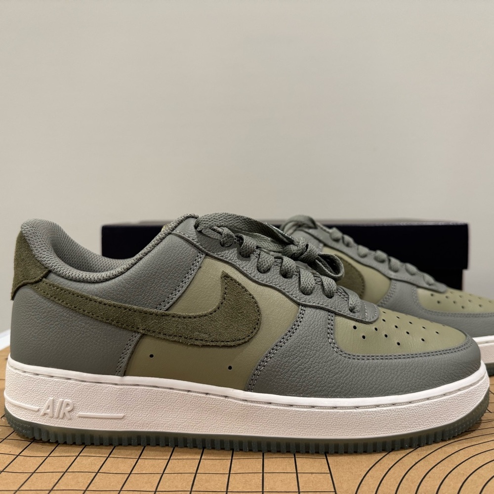 NEW IN BOX Nike Air Force 1 ‘07 LV8